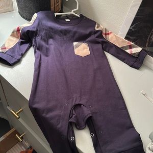 Cute, never worn, soft onesie! Perfect for the holidays with this cute bib!